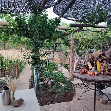 3 Guest house *