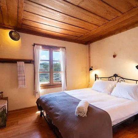 3 Guest house *