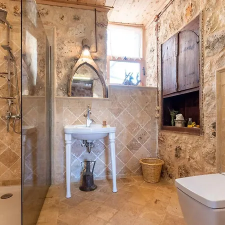 3 Guest house *